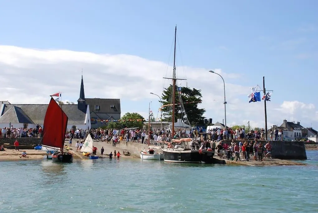 Niché à côté d'un manoir pres Rochefort en Terre Limerzel Hébergement de vacances